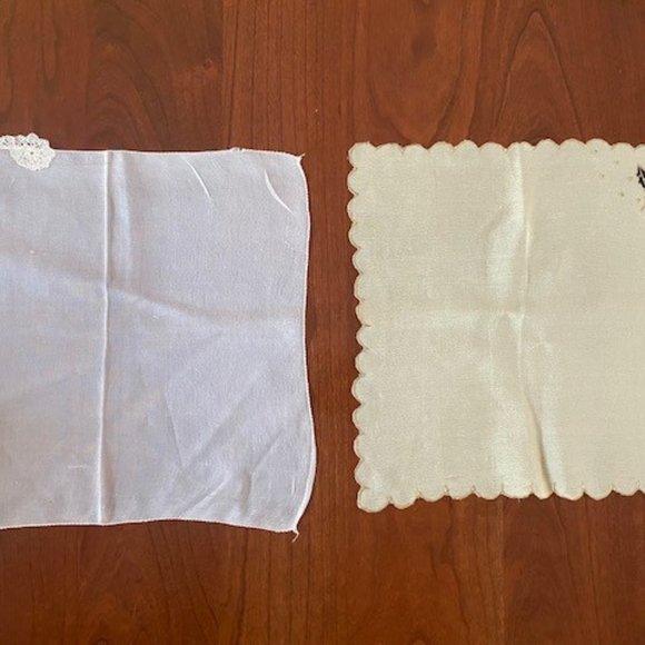 PRECIOUS VINTAGE HANKIES! Set of two! Gorgeous little pieces of art! - Picture 5 of 6